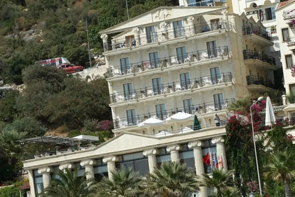 Каш: Hera Hotel
