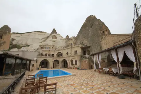 Local Cave House Hotel — фото 1
