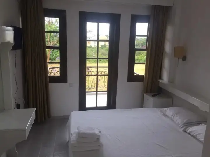 Текирова: Aloha Hotel