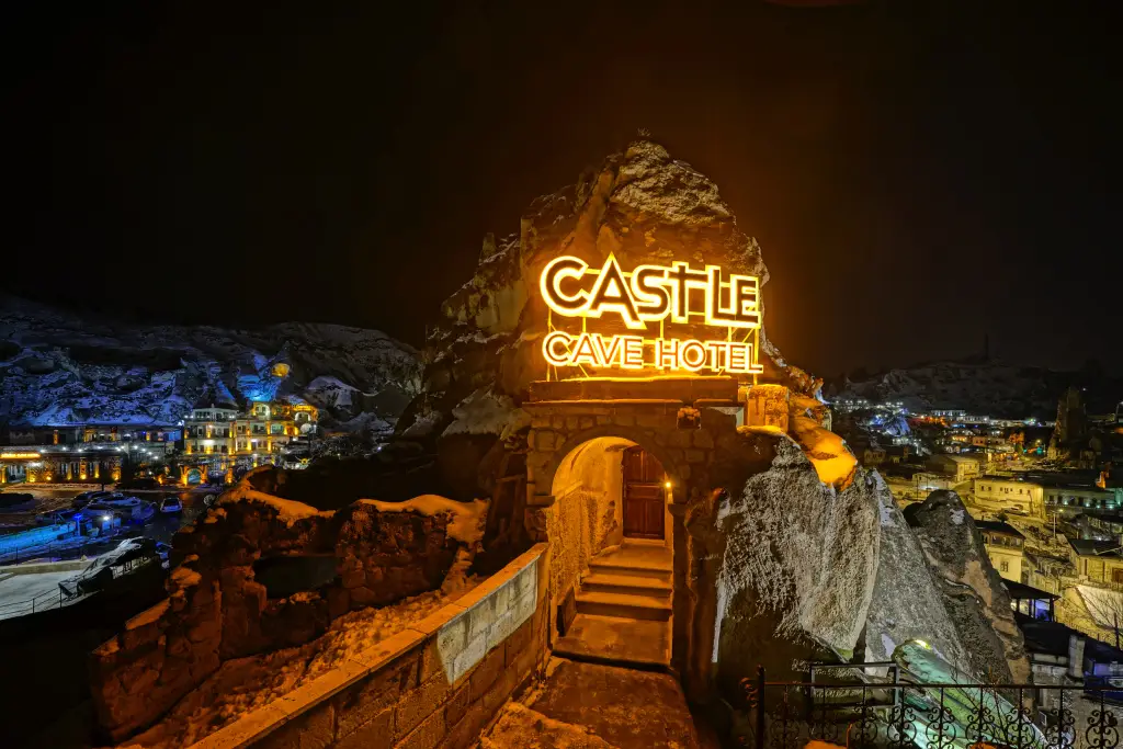 Castle Cave Hotel — фото 1