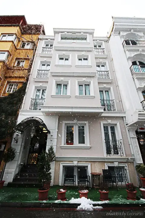 Aristocrat Hotel — фото 1