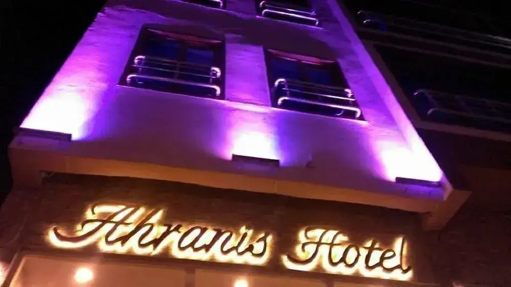 Ahranis Hotel — фото 1