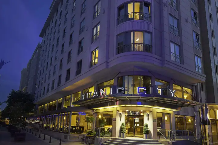 Стамбул: Titanic City Taksim