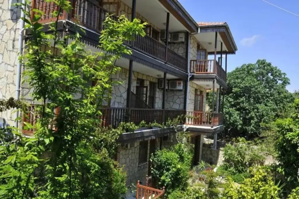 Ilhan Hotel — фото 1