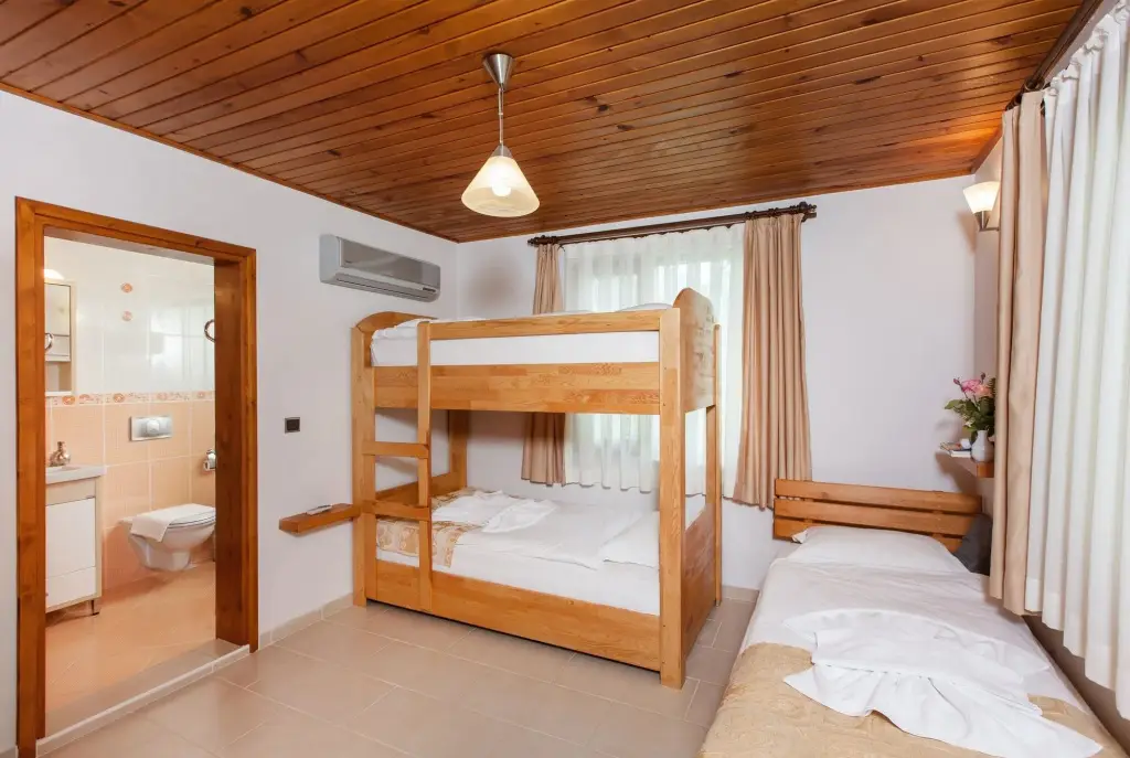 Чиралы: Aida Hotel
