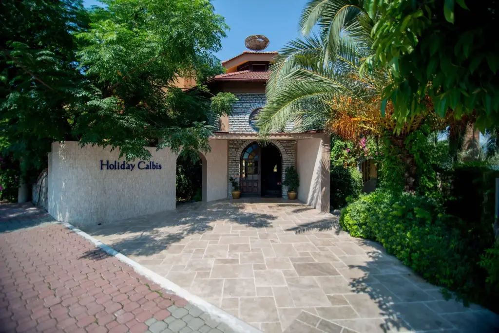 Hotel Holiday Calbis — фото 1