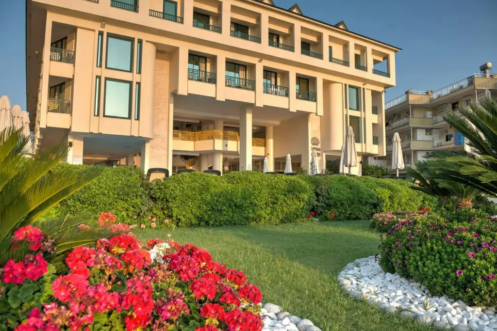 Hotel Golden Lotus - All Inclusive — фото 1
