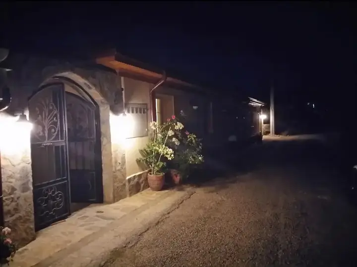 Гокова: Three Palms Suites