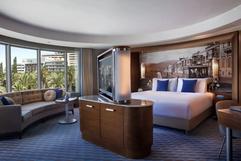 Измир: Renaissance Izmir Hotel