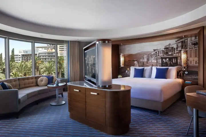 Измир: Renaissance Izmir Hotel