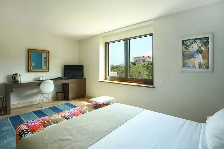 Бурхание: Teomida Hotel