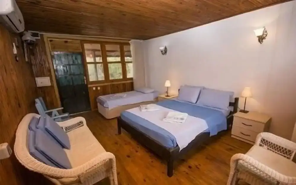 Селимийе: Jenny's House