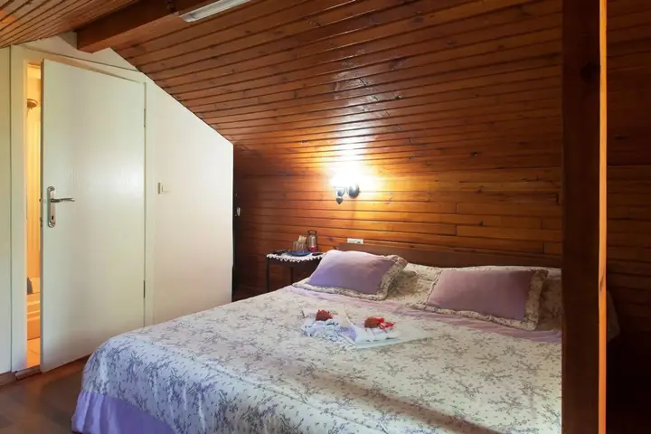 Бююкада: Orhan Kutbay'in Evi Turyolu Cafe Pansiyon