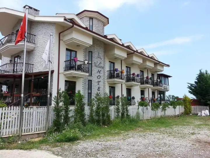 Сайл: Velena Hotel