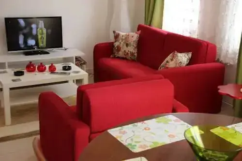Каш: Titi Apart