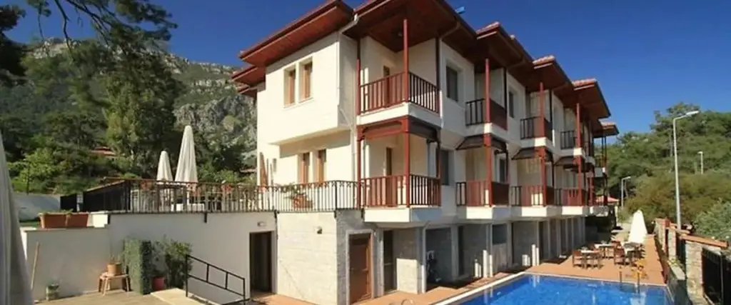 Акьяка: Summer Otel