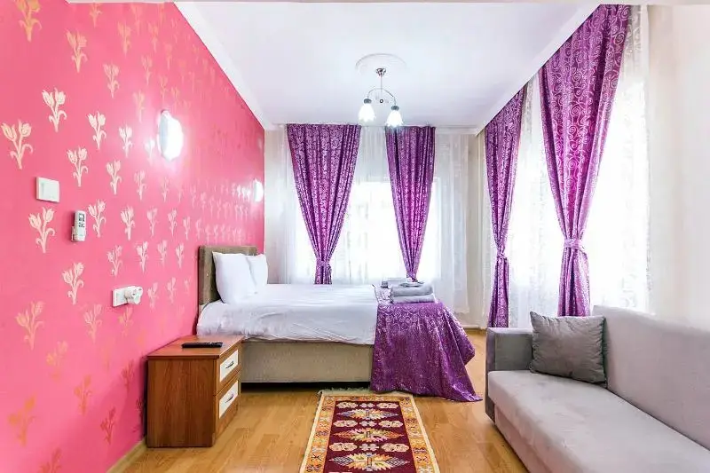 Стамбул: Stone Home Apart