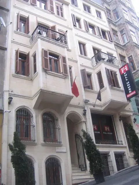 Fullhouse Residence — фото 1