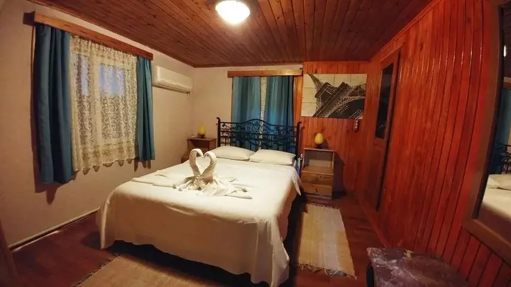 Сайл: Motel Sebastian