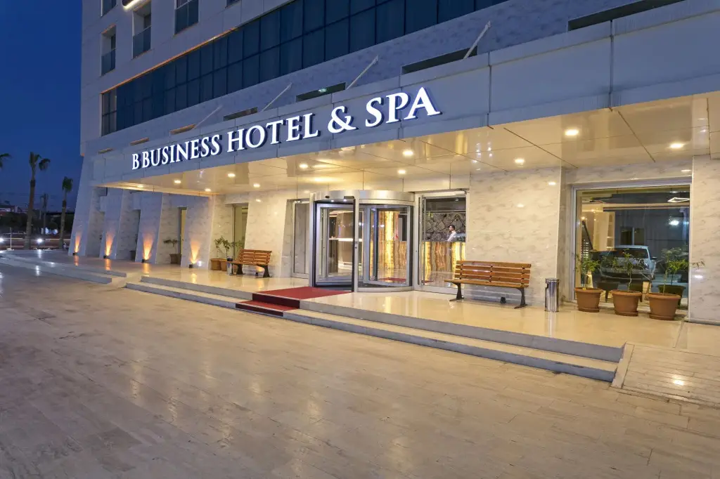 B Business Hotel & Spa — фото 1