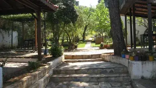 Айвалык: Ayvalik Dostlar Pansiyon