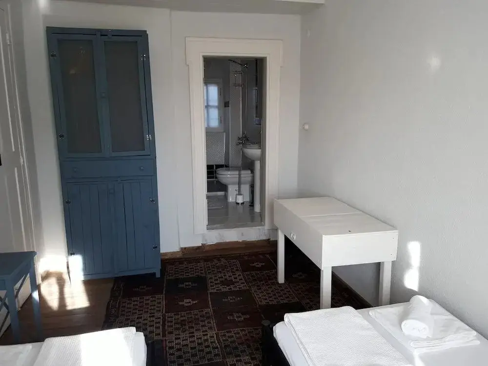 Айвалык: Madra House