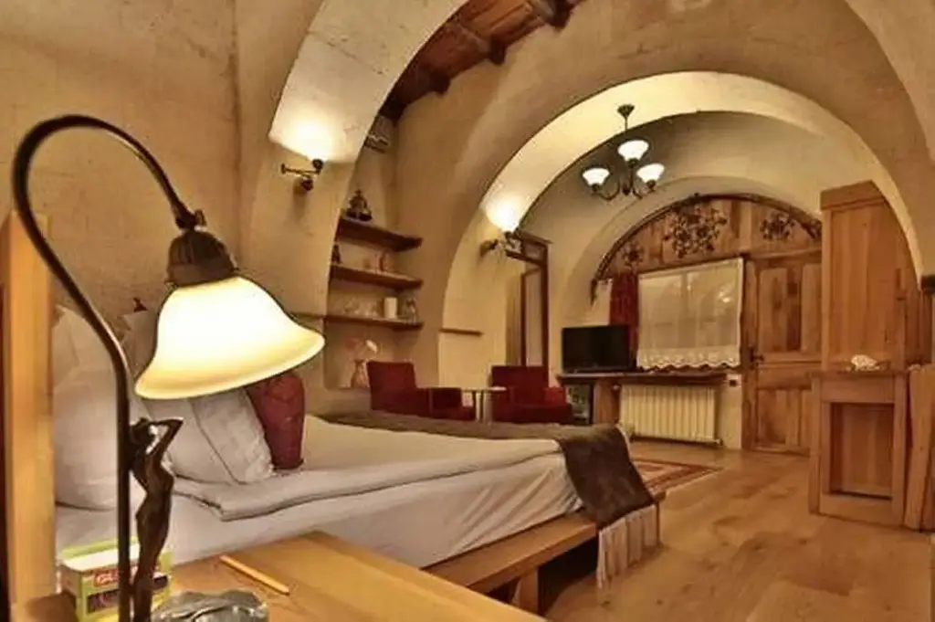 Учисар: La Casa Cave