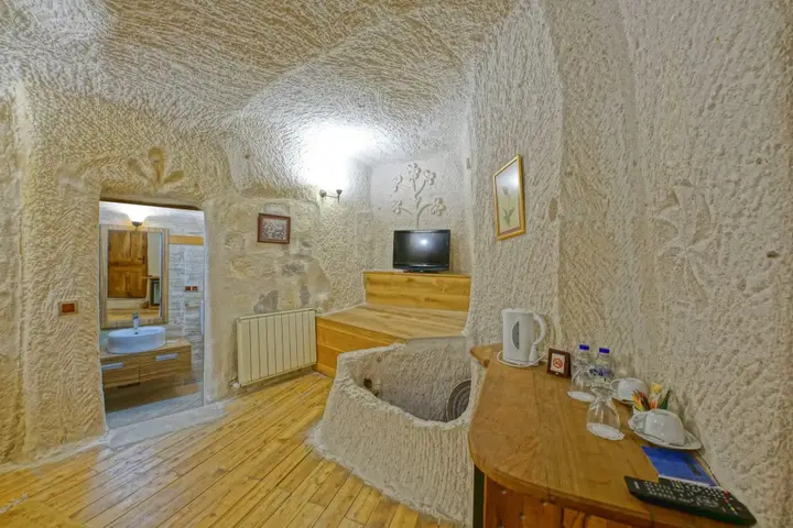 Учисар: La Casa Cave