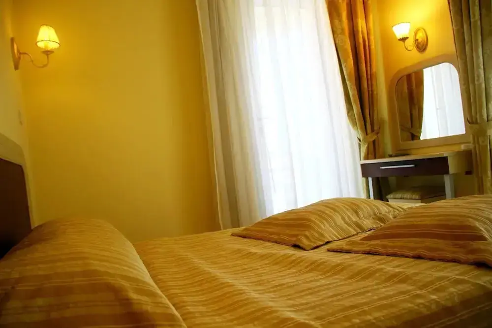 Айвалык: Isik Otel