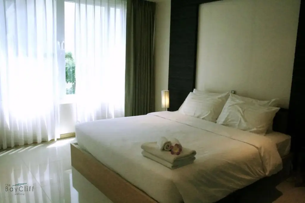 Кату: The Baycliff Residence