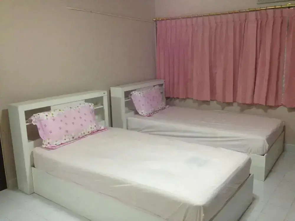 Паккрет: 258 Room Place