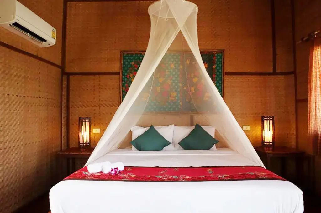 главный пляж: Mayalay Resort-Green Hotel