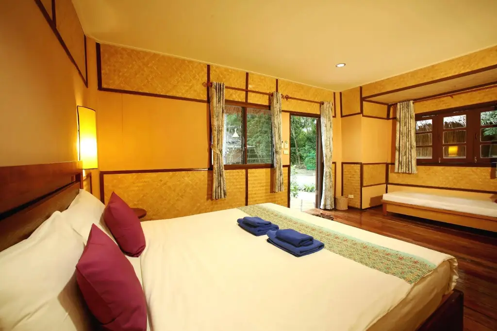 главный пляж: Mayalay Resort-Green Hotel