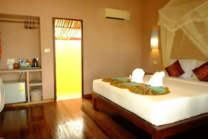 главный пляж: Mayalay Resort-Green Hotel