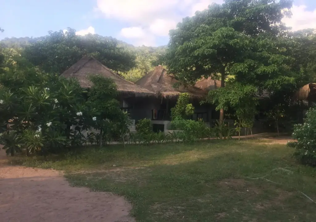 Остров Тау: Secret Garden Village