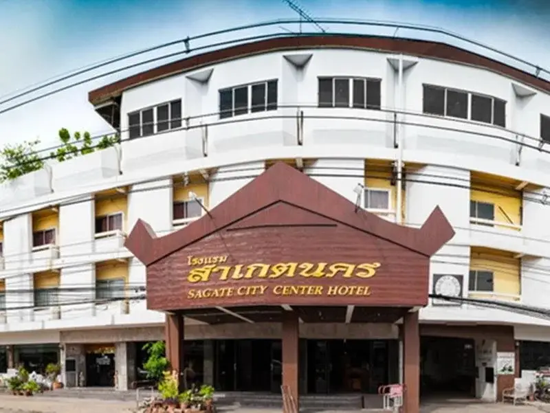Рои Эт: Sagatenakorn Hotel