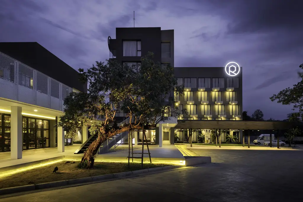 Нахон Фаном: R Photo Hotel