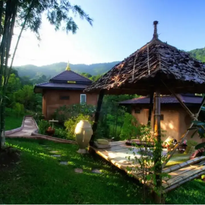 Май-Ай: Chom Fah Hill