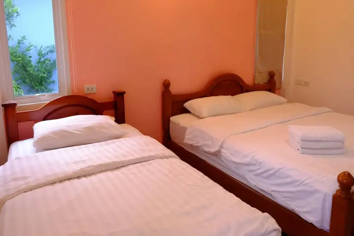Районг: PT House Resort