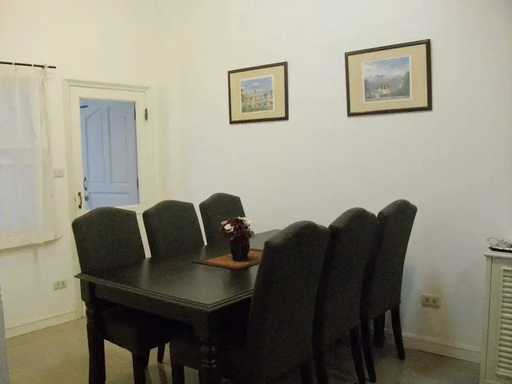 Бангкок: A Joy House
