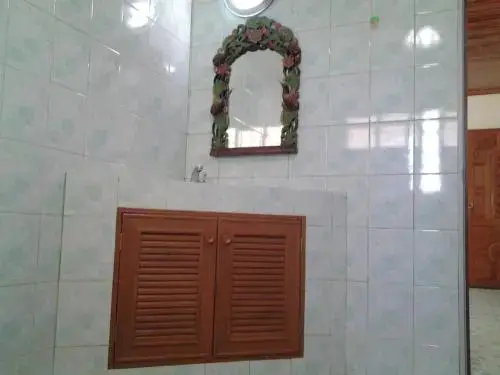 Ко-Мак: Corner House