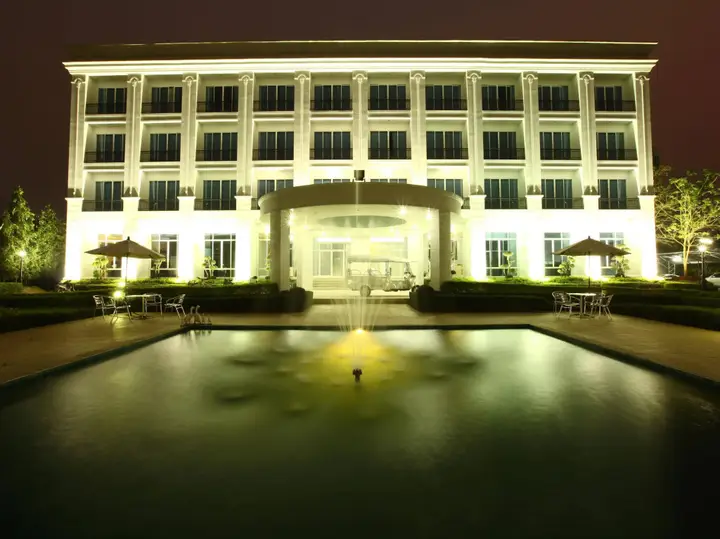 Чианграй: La Vie En Rose Hotel
