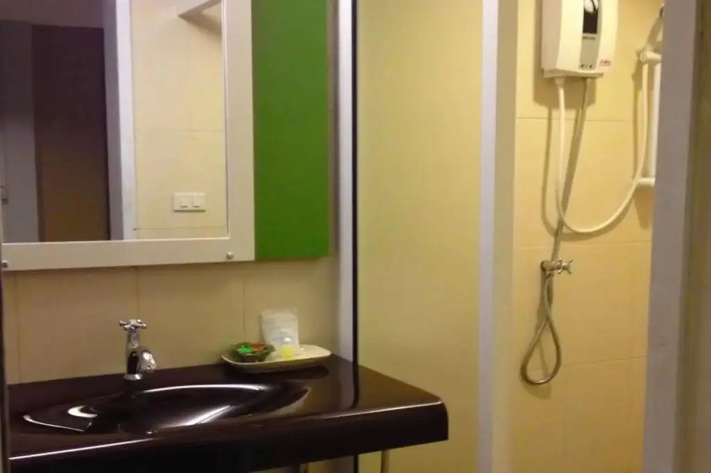 Накхонситхаммарат: Ravadee Hotel