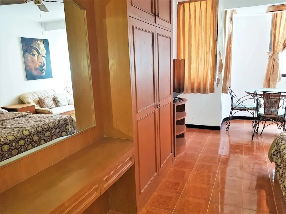 Паттайя: Thepthip Mansion Pratumak
