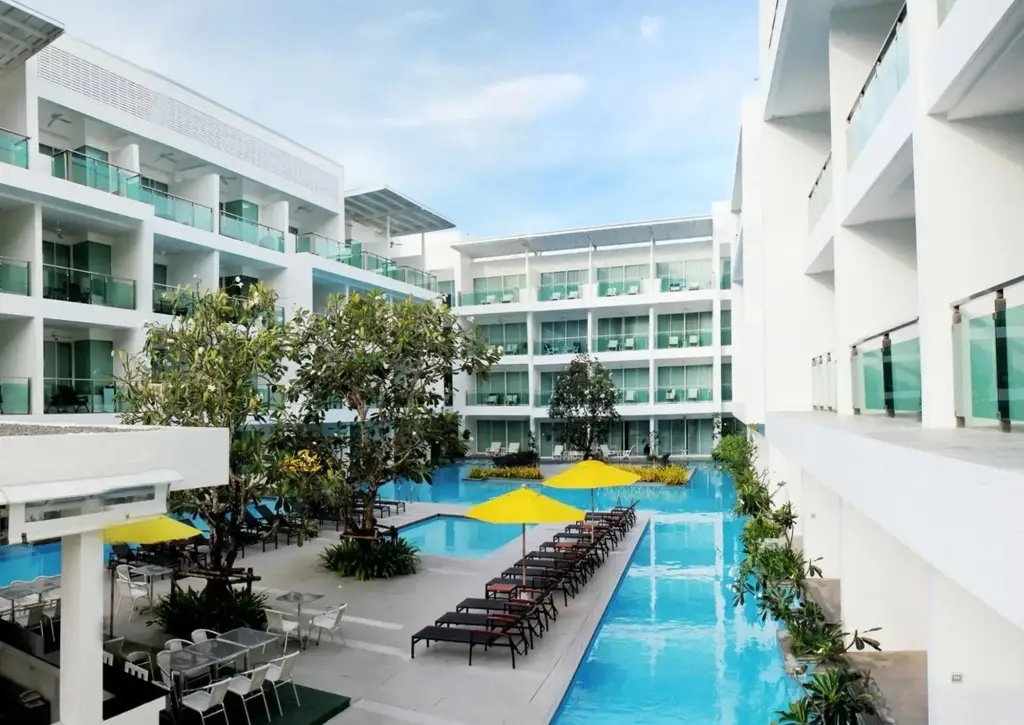 Пхукет: Курортный отель The Old Phuket - Karon Beach Resort
