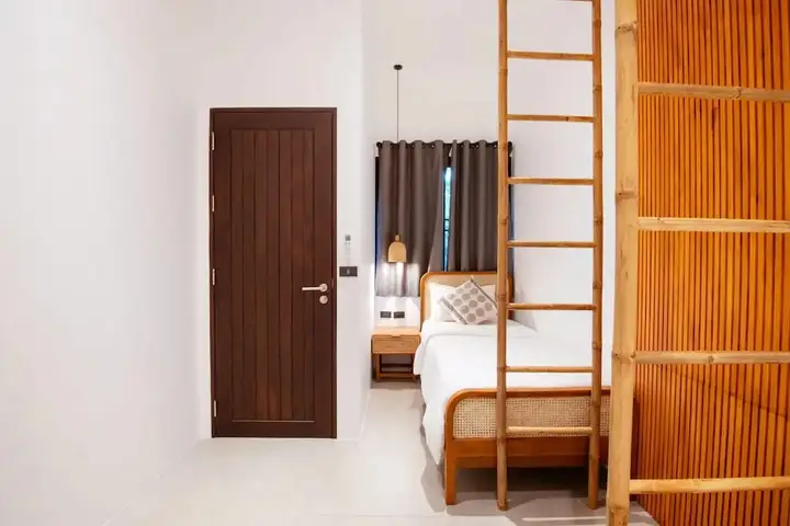 Яо Ной: Villa Lydia