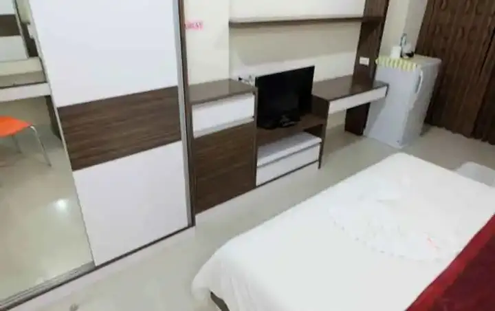 Хатъяй: Bright Apartment