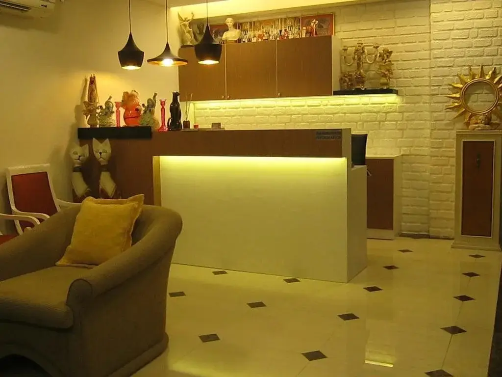 Сисакет: Unity Hotel