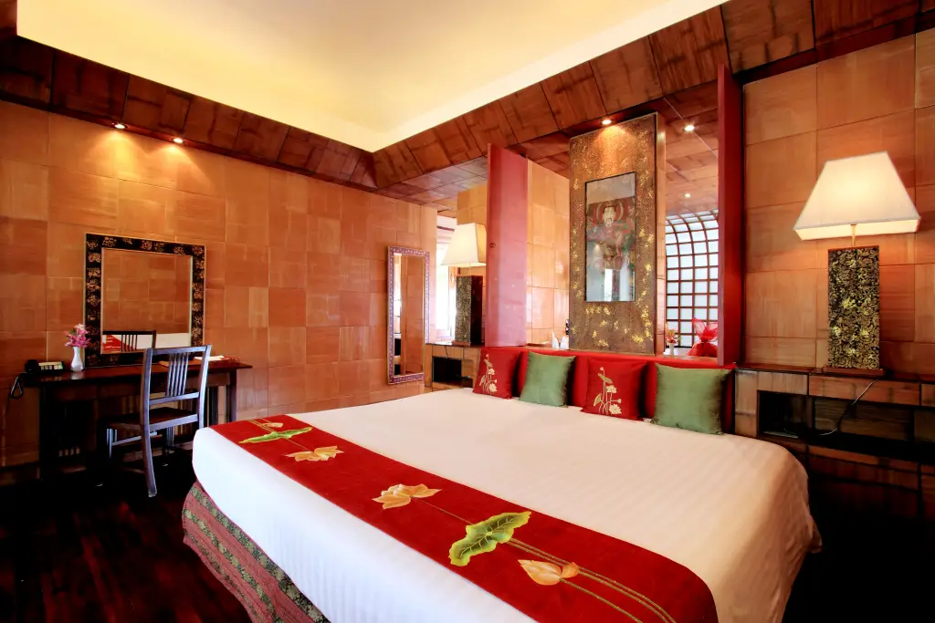 Муанг: Mom Tri's Villa Royale