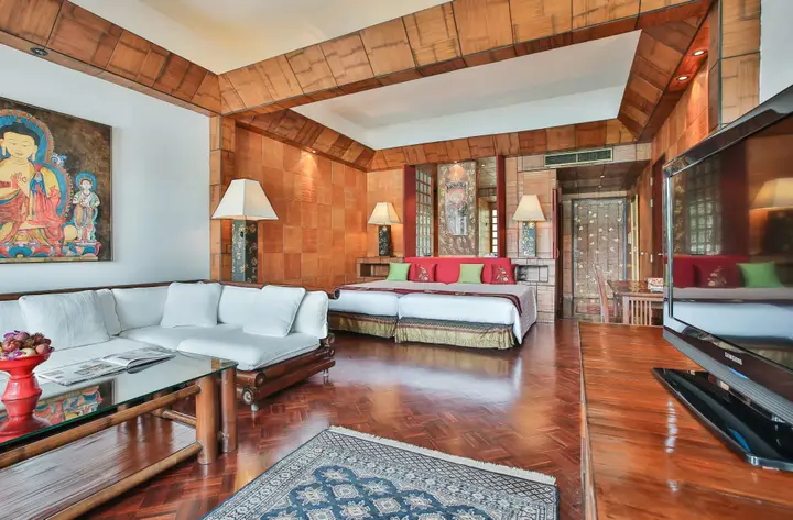 Муанг: Mom Tri's Villa Royale